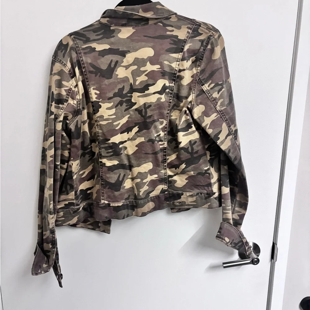 Kut from the Kloth Olive Utility Jacket with Versatile Design